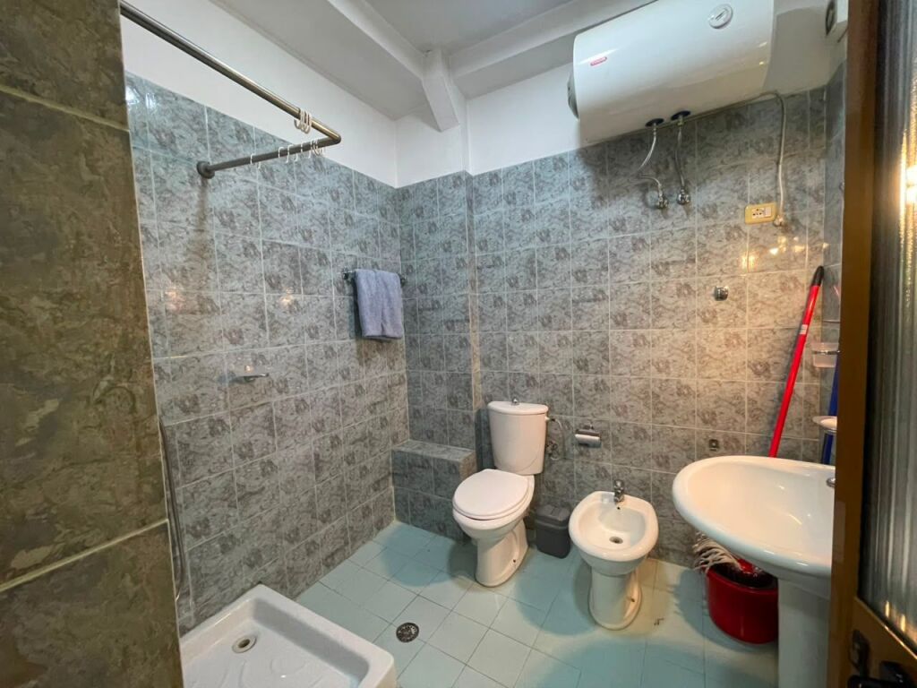 Apartament 1+1 per qira tek Komuna e Parisit.