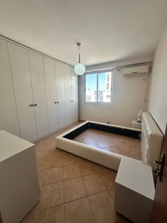 Apartament 2+1 në Yzberisht për shitje!
