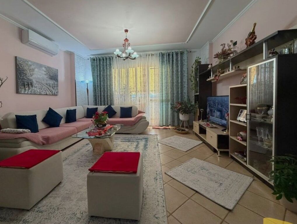 Shitet, Apartament 3+1+2, Rruga Sami Frashëri , Blloku , Tiranë