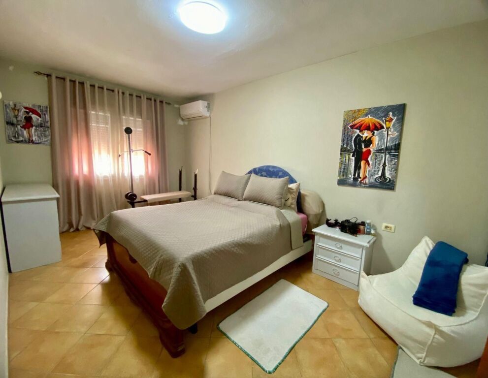 🏢Ne zonen e Ali Demit,jepet me qera apartament 2+1,i mobiluar.60,000Leke