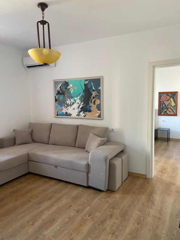 Jepet me qera Apartament 1+1