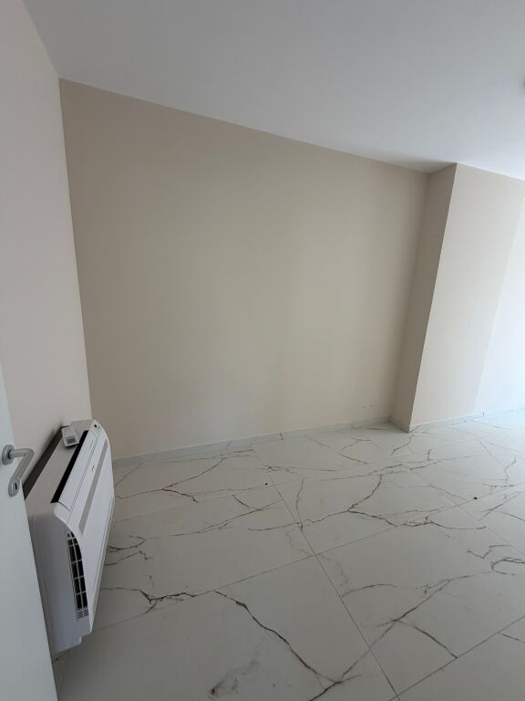 2+1, vuoto al Donika Center, via Durresi, 900 mila lek