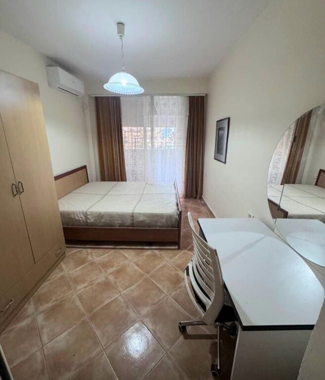 Jepet Me Qera Apartament 1+1+1 Ballkon