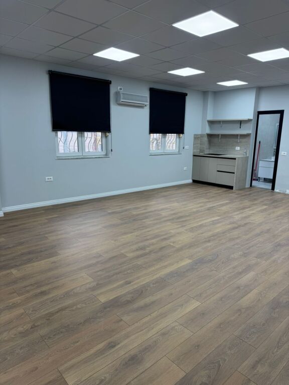 Office space, in toptani in the center, 700 thousand leke