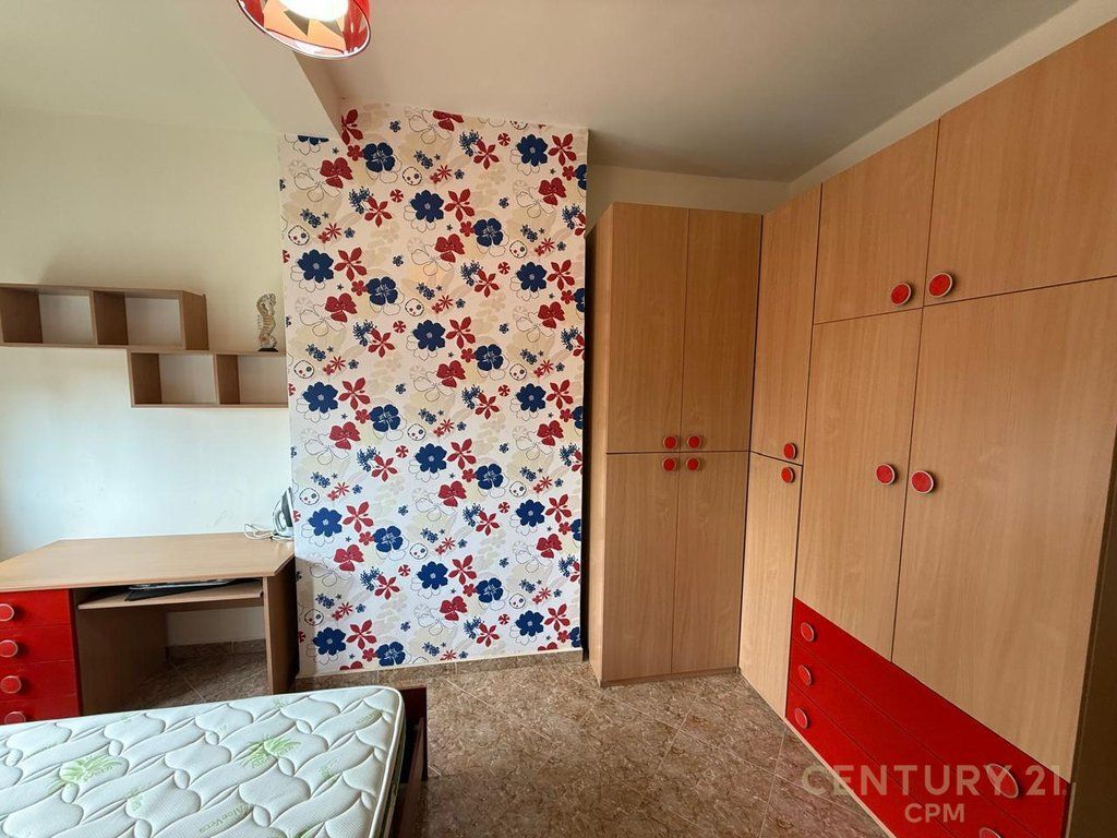 Apartament 1+1 Me Qira në Pazari i Ri, Sheshi Avni Rustemi