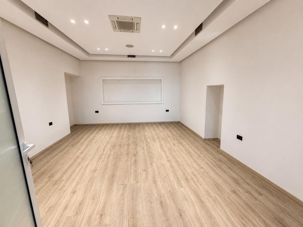 spazio in affitto a Tirana 200 m2 open space