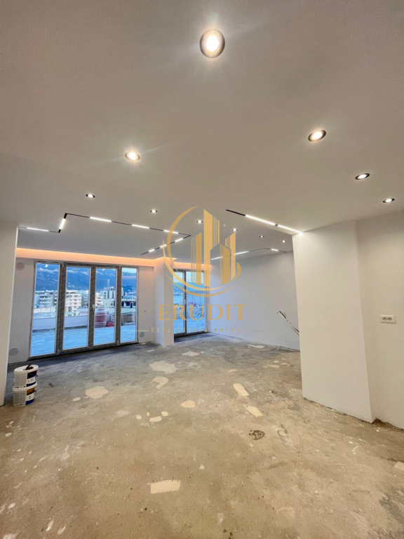 🏡 PENTHOUSE 2+1+2 FOR SALE NEAR MAX OPTIKA, VLORË
