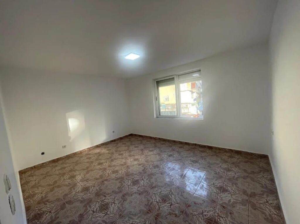 Affittasi Appartamento 2+1+1 Balcone