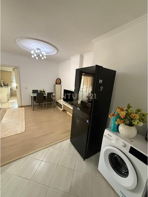 JEPET ME QIRA APARTAMENT 1+1 PRANE PALLATIT ME SHIGJETA