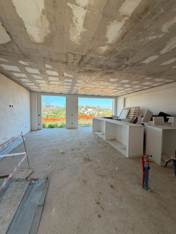 🏡 VILLA IN VENDITA CON PISCINA ATTIGUA – RESIDENZA SIAR, FARKË** 🌿