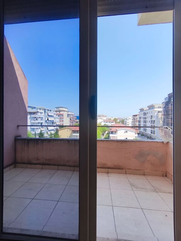 Golem, Durrës – Appartamento vicino al mare con potenziale di investimento