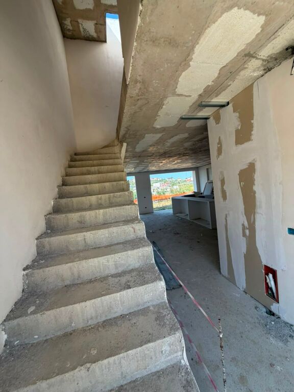 🏡 VILLA IN VENDITA CON PISCINA ATTIGUA – RESIDENZA SIAR, FARKË** 🌿