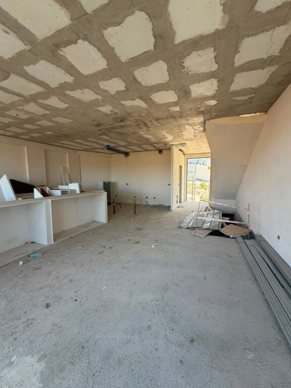 🏡 VILLA IN VENDITA CON PISCINA ATTIGUA – RESIDENZA SIAR, FARKË** 🌿