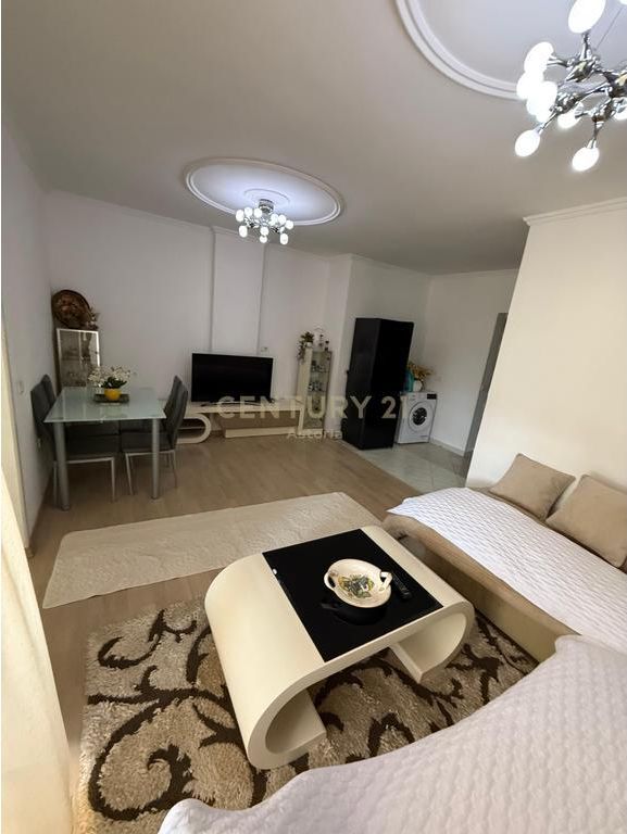 JEPET ME QIRA APARTAMENT 1+1 PRANE PALLATIT ME SHIGJETA