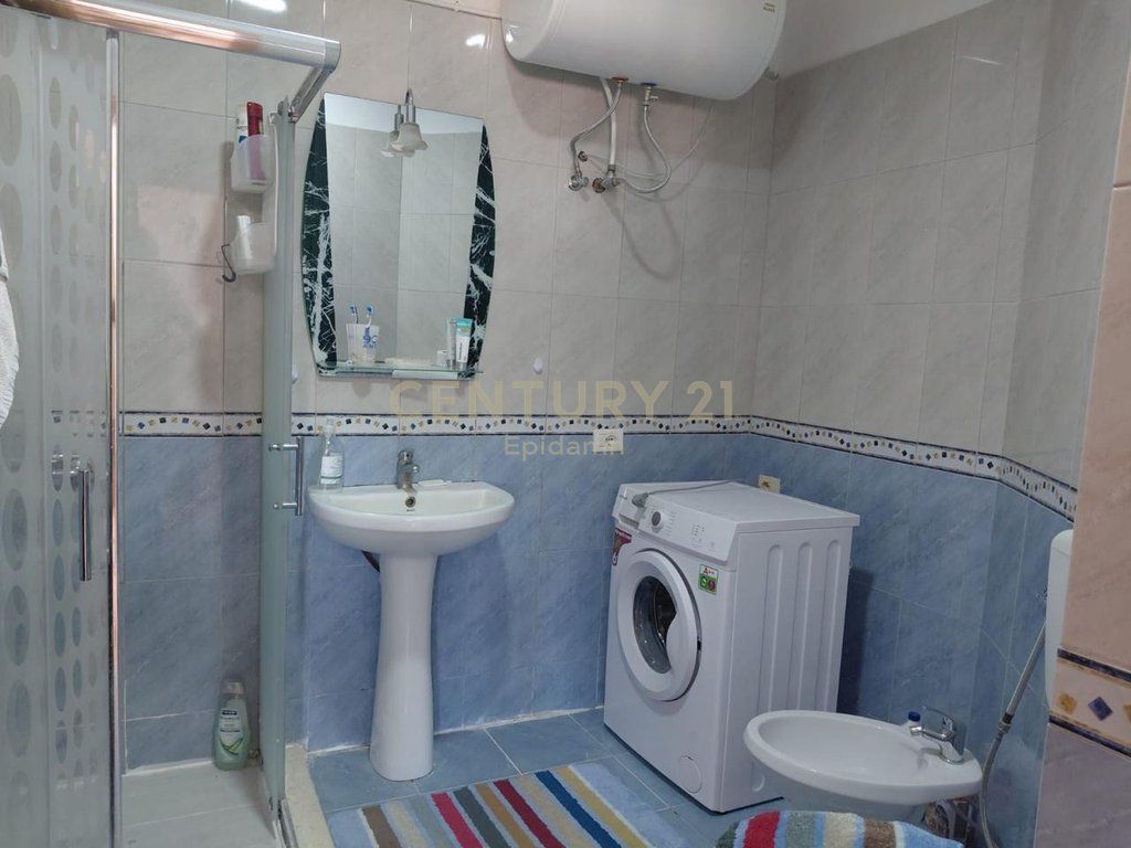 Appartamento 2+1 con Veranda in Affitto vicino al Museo, Durazzo 600 € /Mese