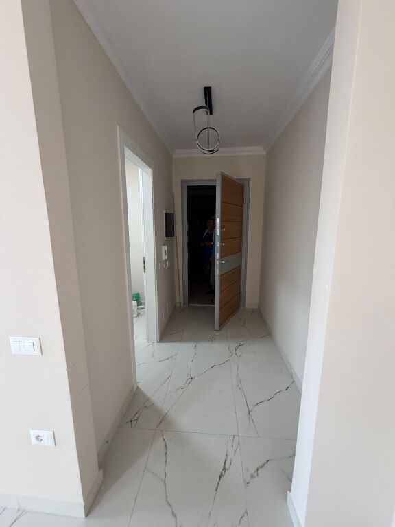 2+1, vuoto al Donika Center, via Durresi, 900 mila lek