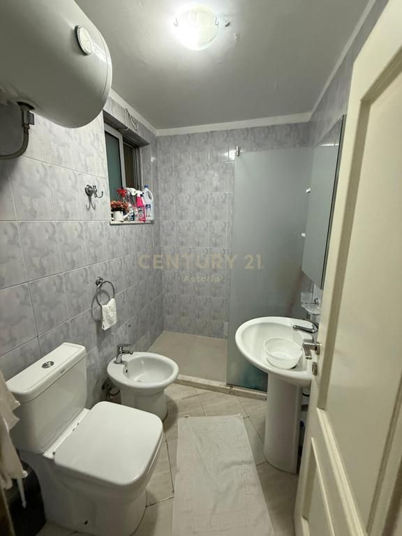 JEPET ME QIRA APARTAMENT 1+1 PRANE PALLATIT ME SHIGJETA