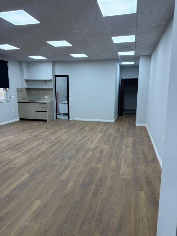 Office space, in toptani in the center, 700 thousand leke