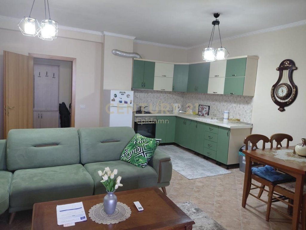 Appartamento 2+1 con Veranda in Affitto vicino al Museo, Durazzo 600 € /Mese