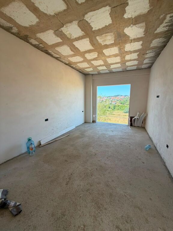 🏡 VILLA IN VENDITA CON PISCINA ATTIGUA – RESIDENZA SIAR, FARKË** 🌿