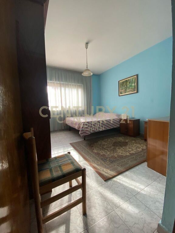 Apartament 2+1+2 në shitje pranë Medresesë, Tiranë