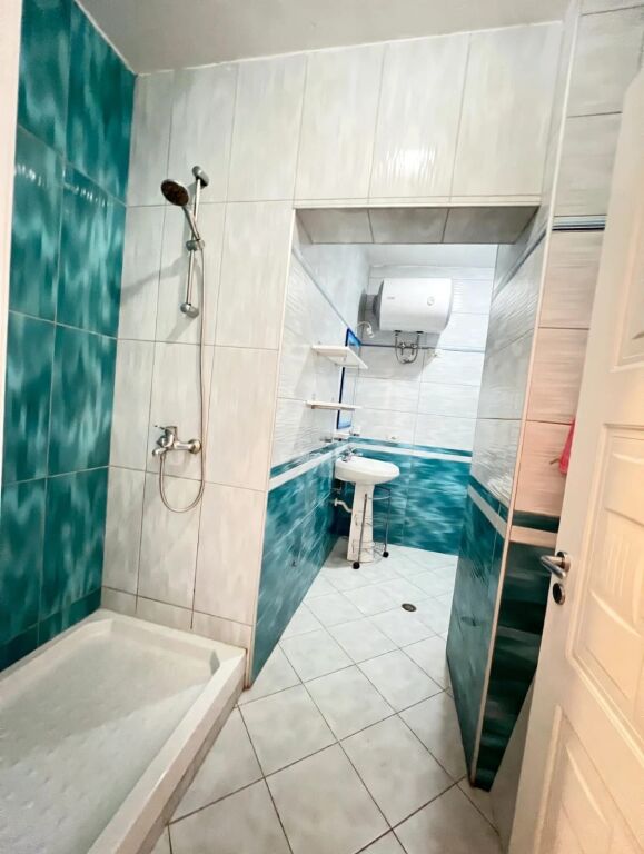 NE QENDER TE TIRANES APARTAMENT 1+1 PER QERA!