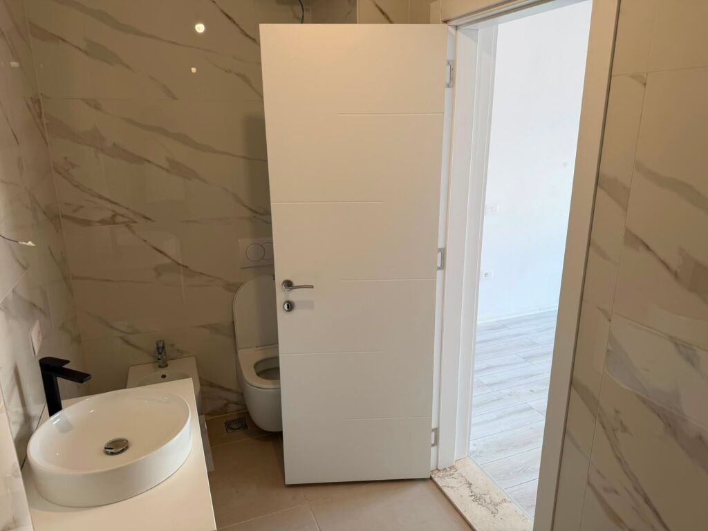 Apartament 2+1+2 per qera tek Bulevardi i Ri