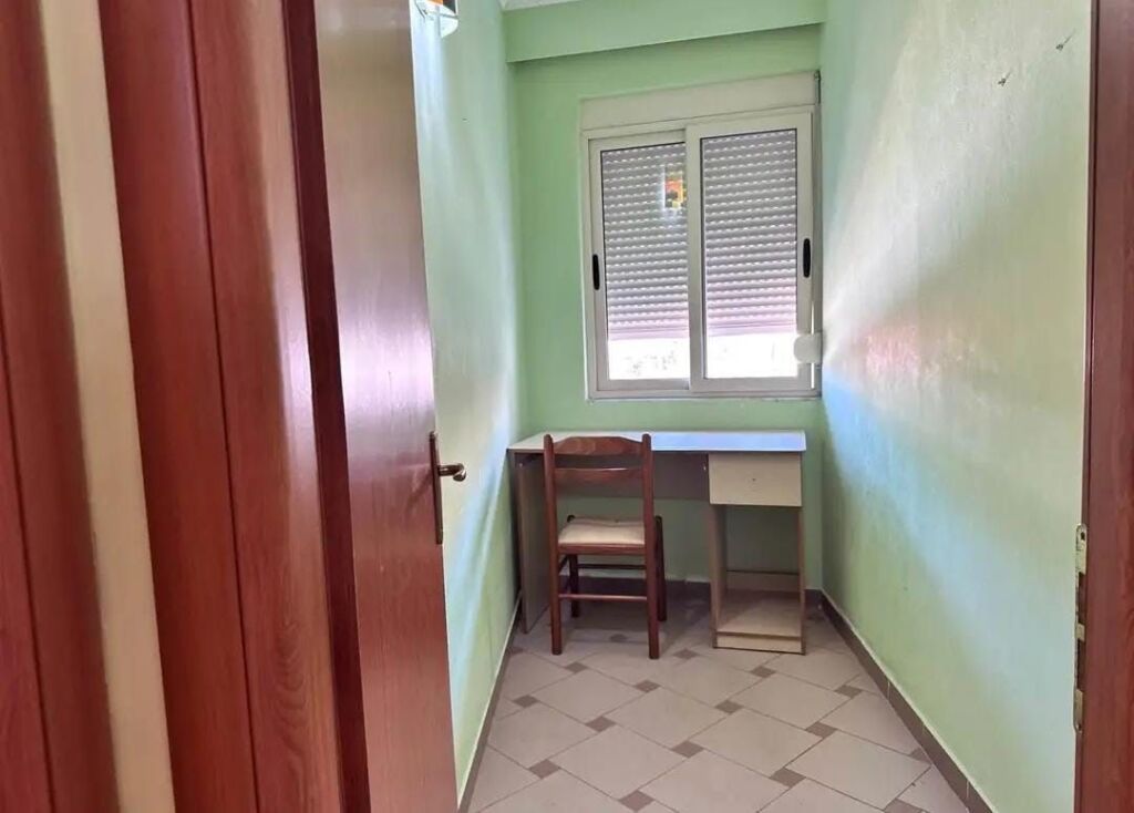 Apartament 1+1, Blloku Ambasadave!