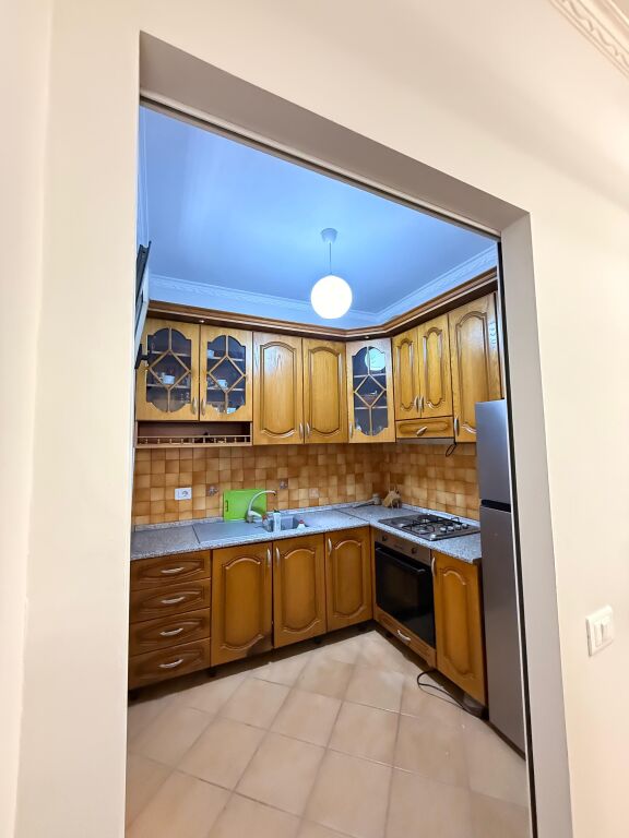Apartament 1+1, Ali Dem!