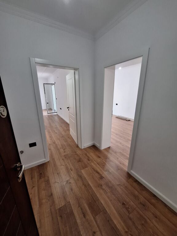 Shitet, Apartament 1+1, Vasil Shanto, Tiranë