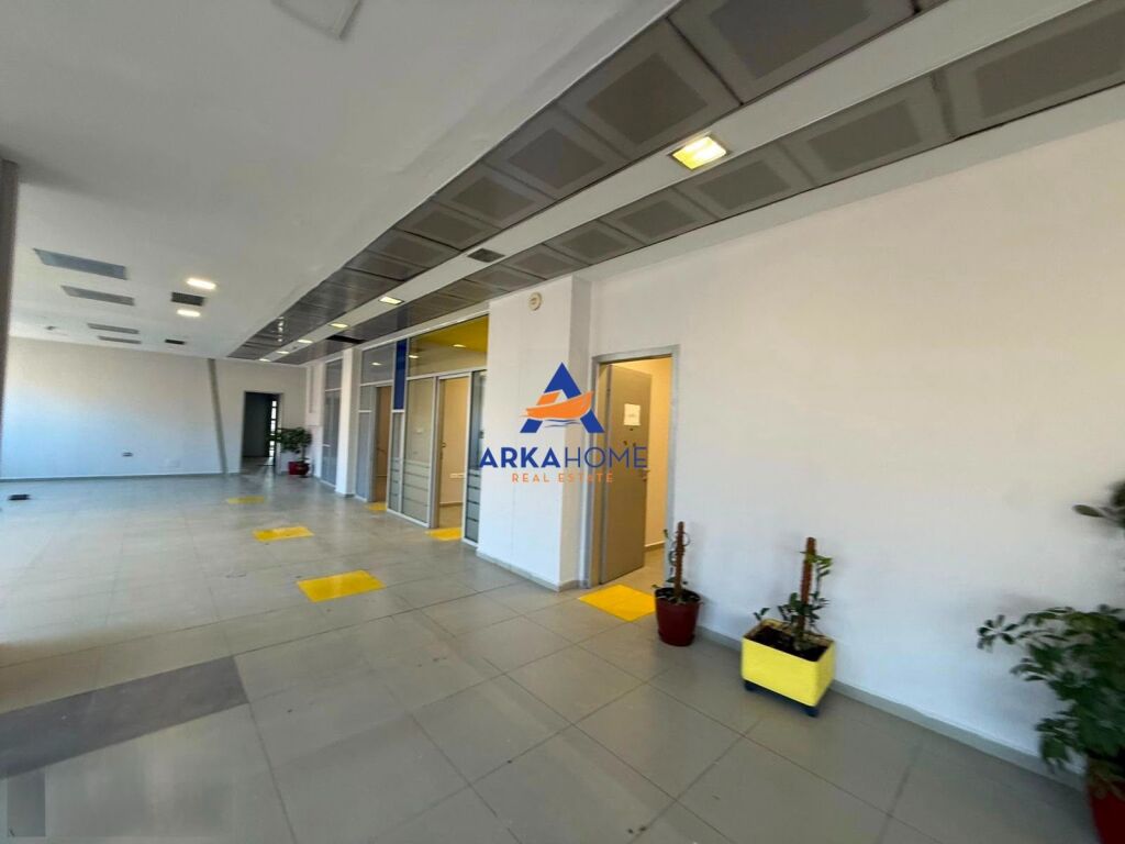 UFFICIO IN AFFITTO 916M2 "IN VIA KAVAJES" 16.000 EURO