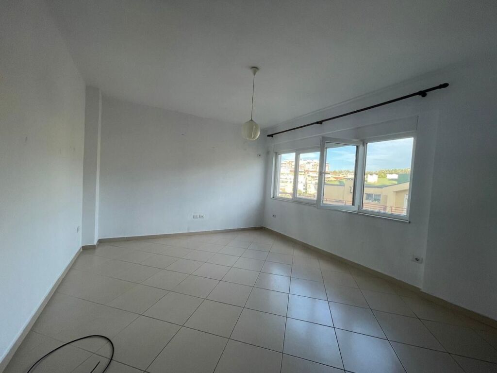 For rent 1+1 empty At Dry Lake 400 thousand lek