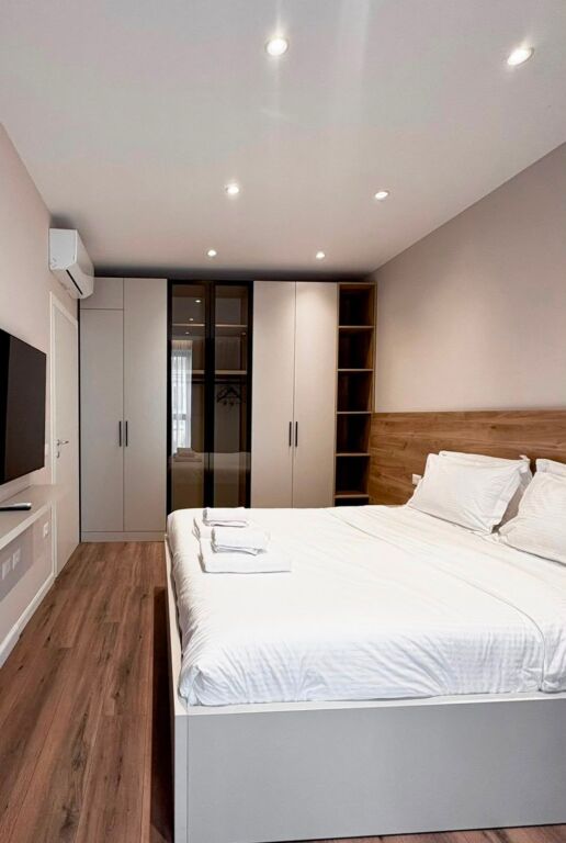 Apartment 1+1+Parking for rent at the Commune of Paris.