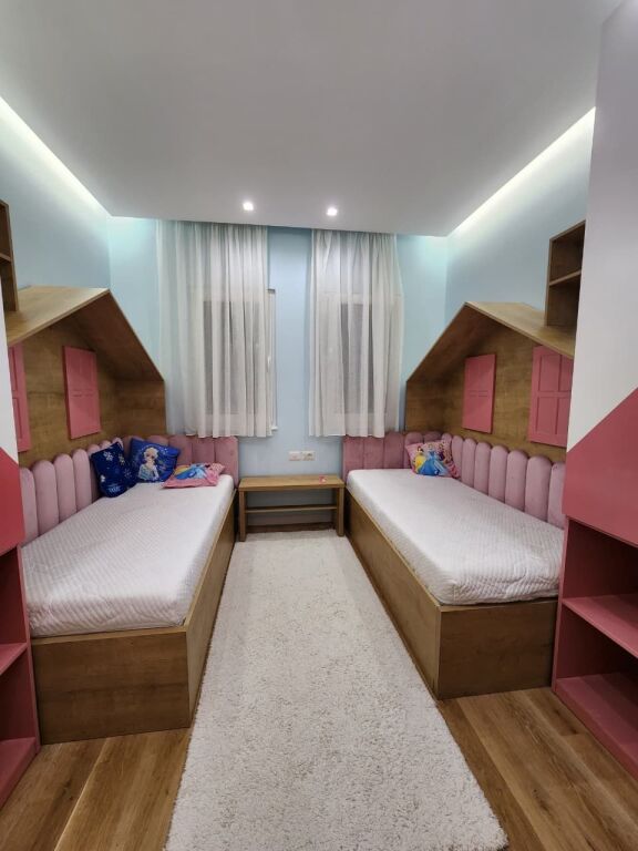 # In Affitto: Appartamento 2+1+2 Bagni &amp; 3 Balconi (+1 Posto Auto) 📍Liqeni Thatë / Radisson (135m2) 🔥🔥 Super Moderno | Prima Volta in Affitto ❤️ | €1.350/Mese