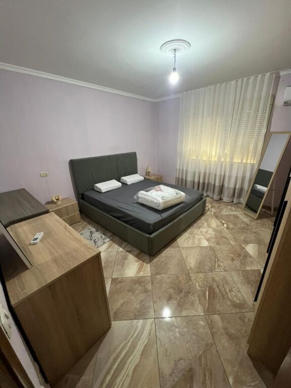 Jepet me qira apartamenti 2+1 ne qender te Durresit!