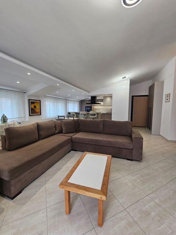 Apartament 2+1+2+2 parkime per qera Fresk !