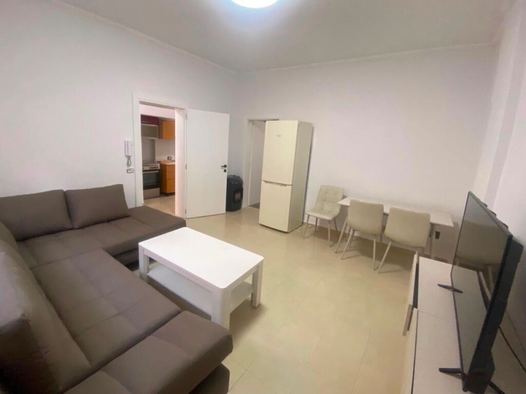 Affittasi ingresso 1+1 a Vorri i Bamit!