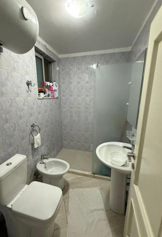 JEPET ME QIRA APARTAMENT 1+1 PRANE PALLATIT ME SHIGJETA 550 € /Muaj