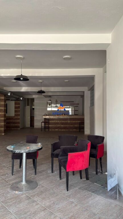 JEPET ME QERA AMBIENT BIZNESI 185 M2 "TE BULEVARDI I RI" 1300 EURO
