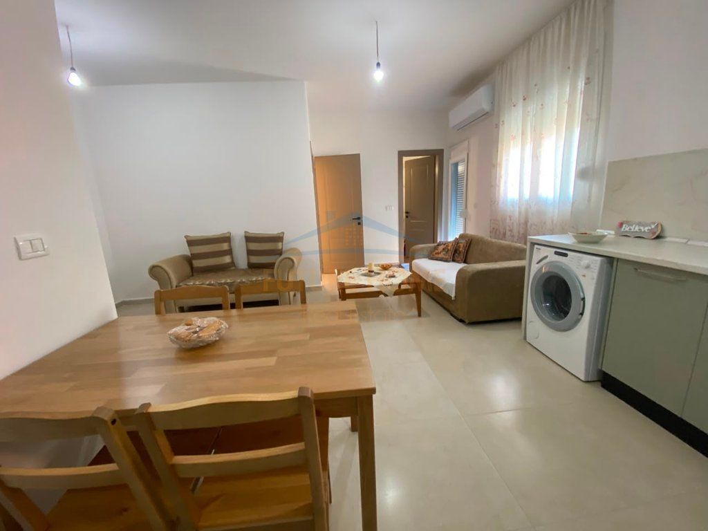 Disponojme Apartament 1+1,për Qera prane Bar Artistit.