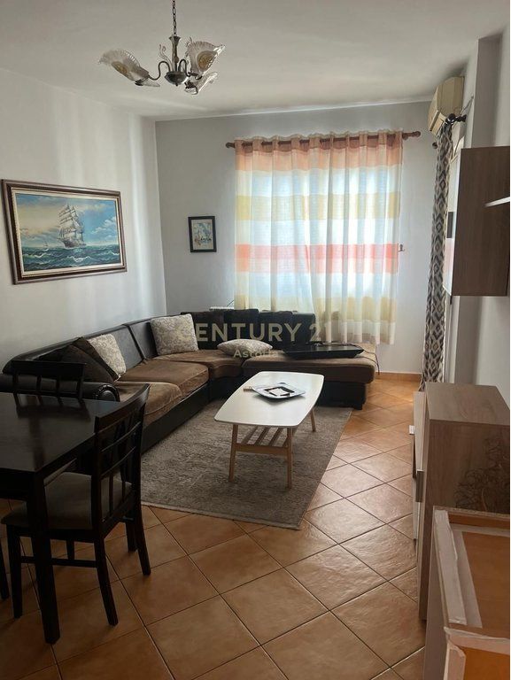 JEPET ME QIRA APARTAMENT 1+1 TE OZONE NE ASTIR 400 € /Muaj