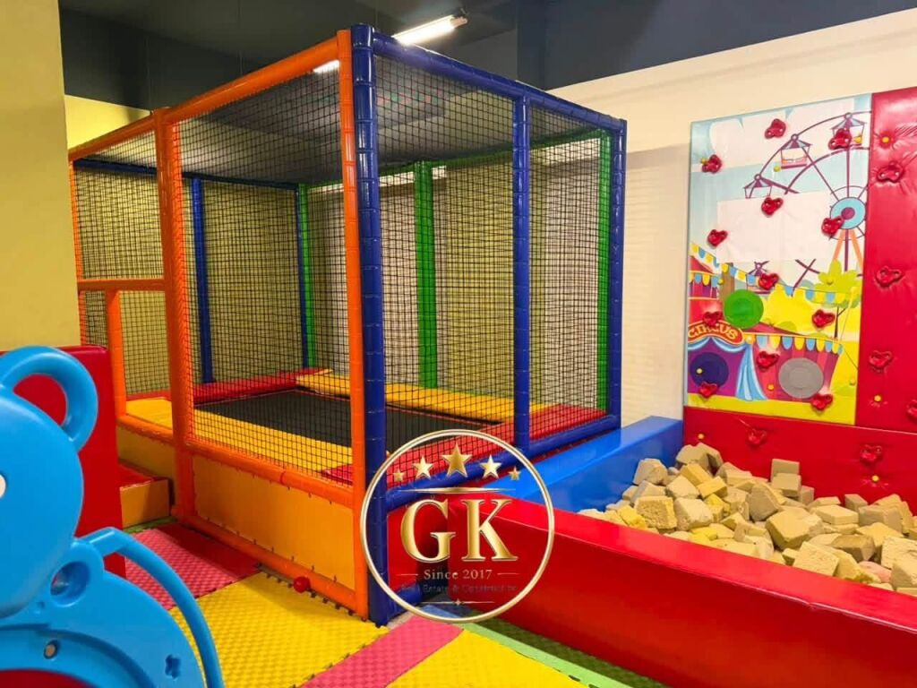 ATTIVITÀ COMMERCIALE IN VENDITA: BAR E AREA GIOCHI PER BAMBINI