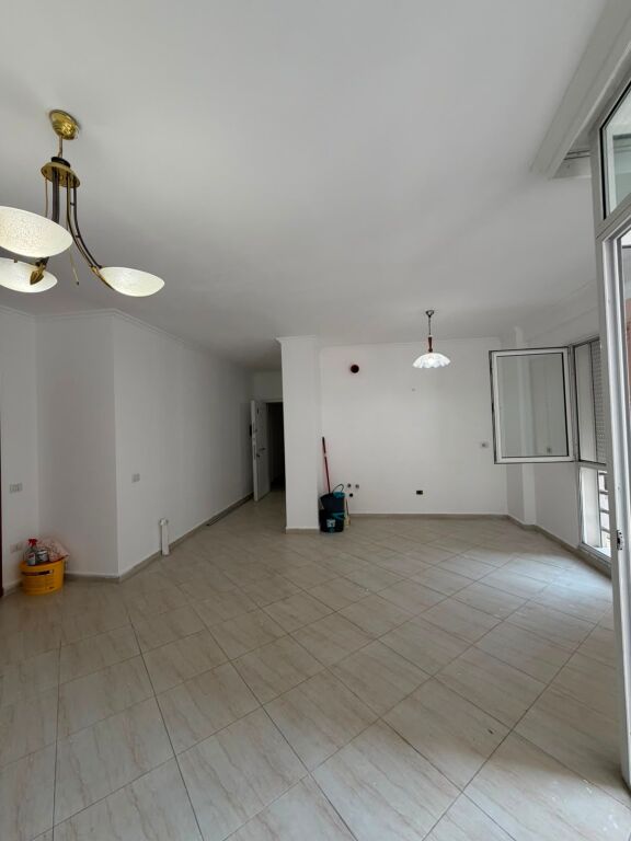 📌 SHITET APARTAMENT 2+1+2 – PAZARI I RI