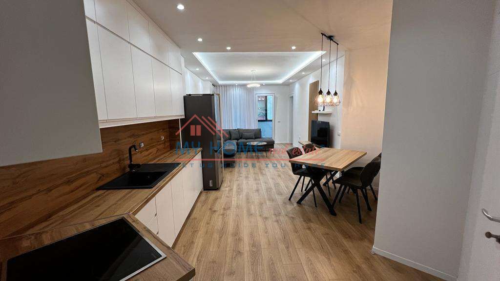 Apartament 1+1+ Post Parkimi me qira tek Xhamia e Tabakeve Tirane