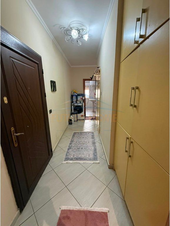 Shitet, Apartament 3+1, Unaza e Re
