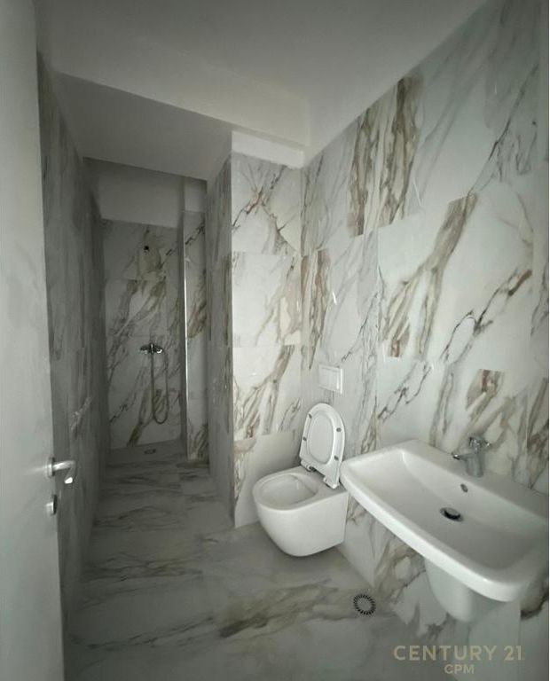 ZYRE ME QIRA 3+1+2+POST PARKIMI TEK GOLDEN TOWER RESIDENCE!