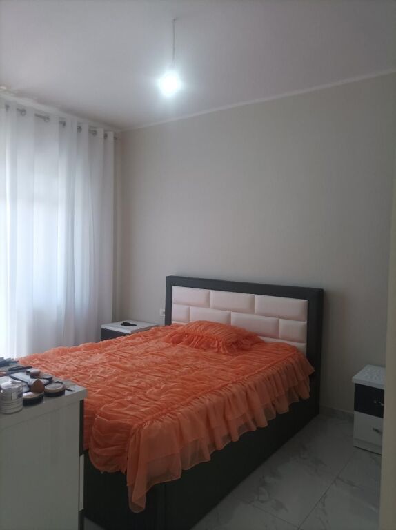 Shitet apartamenti 1+1