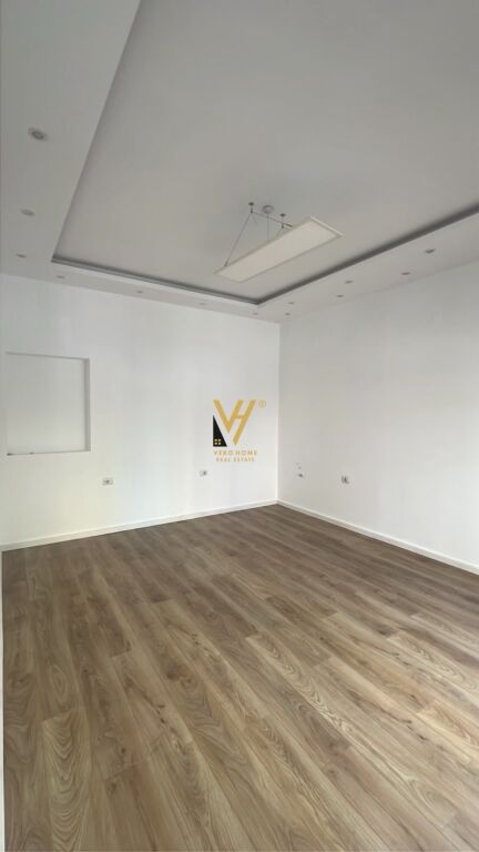 UFFICIO 22 M2 IN AFFITTO A KOMUNA E PARISIT 40.000 LEKE