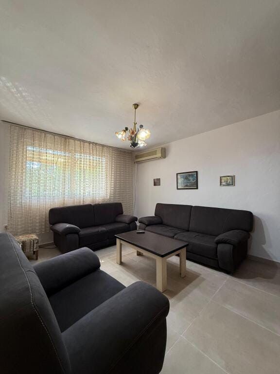 Apartament 2+1, 21 Dhjetori!