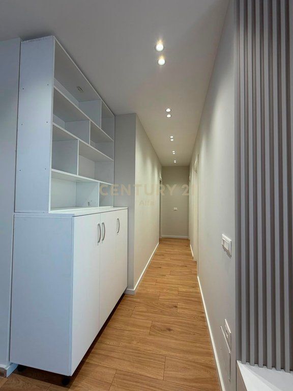 AFFITTASI APPARTAMENTO 3+1 – VIA KAVAJËS, EX PARCO